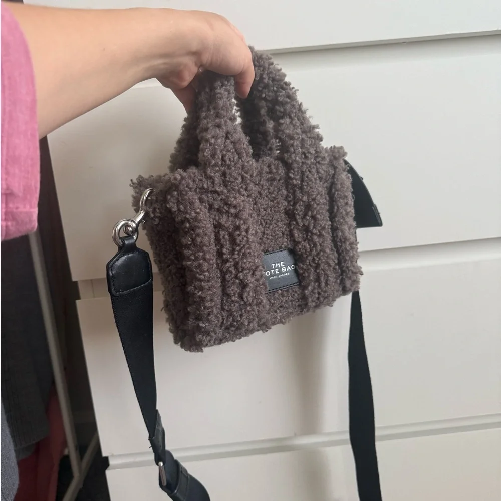 Marc Jacobs Brown Textured Tote Bag - Picture 1 of 2